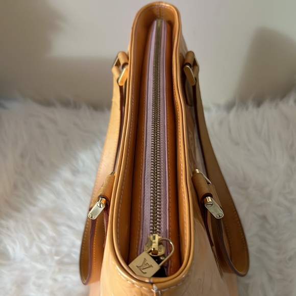 Louis Vuitton Houston Vernis - Picture 6 of 17